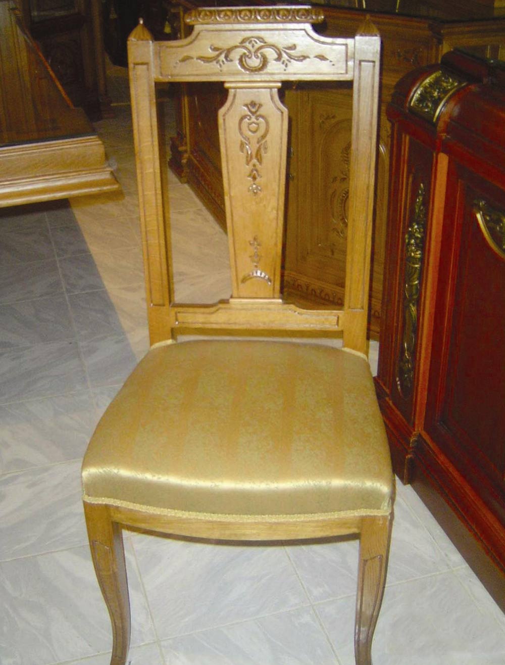 Classic Dining Room Furniture DS029 - Image 2